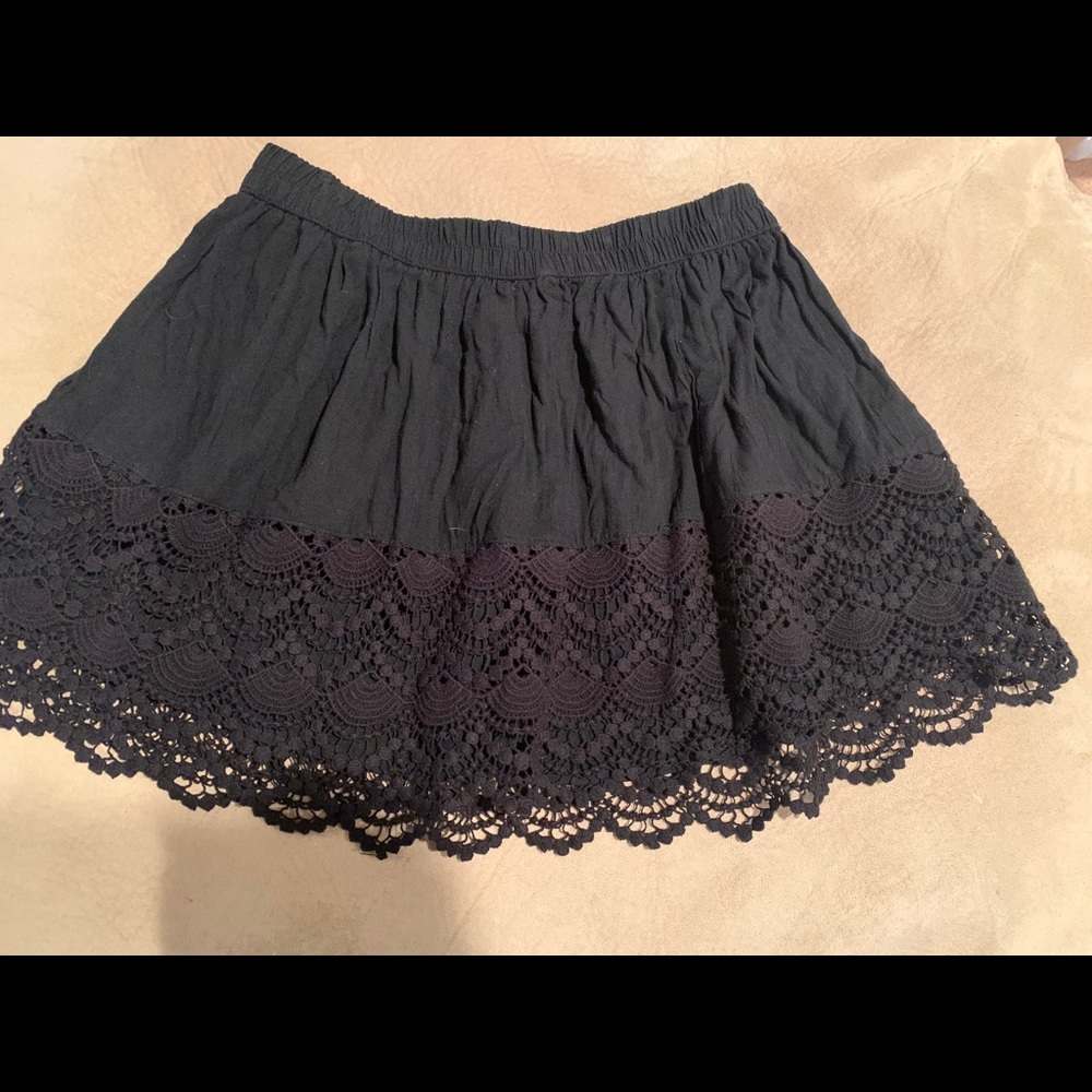 BLACK COMFY & CUTE SKIRT